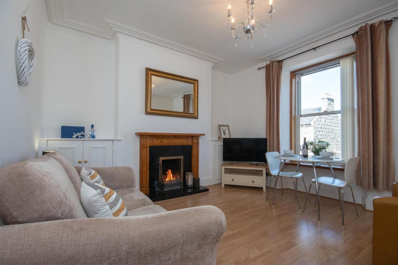 Dwellcome Home Ltd 1 Bed Apt, Half Mile To Union Street Yet Quiet, Free Parking, Fast Wifi, Ideal For Long Term Contractor, Etc Stays, Fully Equipped Kitchen, Regular Housekeeping Option - See Our Site For Assurance Абердин Екстер'єр фото