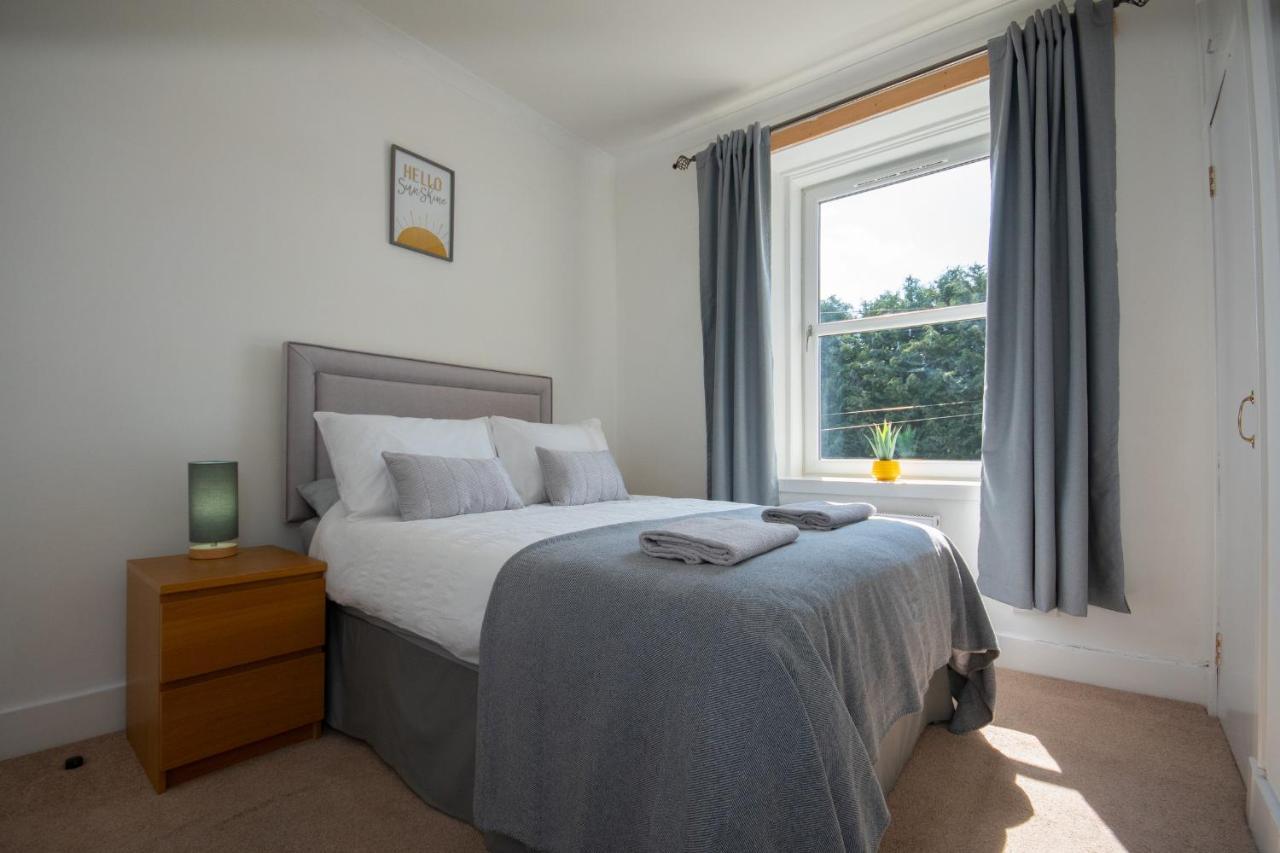Dwellcome Home Ltd 1 Bed Apt, Half Mile To Union Street Yet Quiet, Free Parking, Fast Wifi, Ideal For Long Term Contractor, Etc Stays, Fully Equipped Kitchen, Regular Housekeeping Option - See Our Site For Assurance Абердин Екстер'єр фото