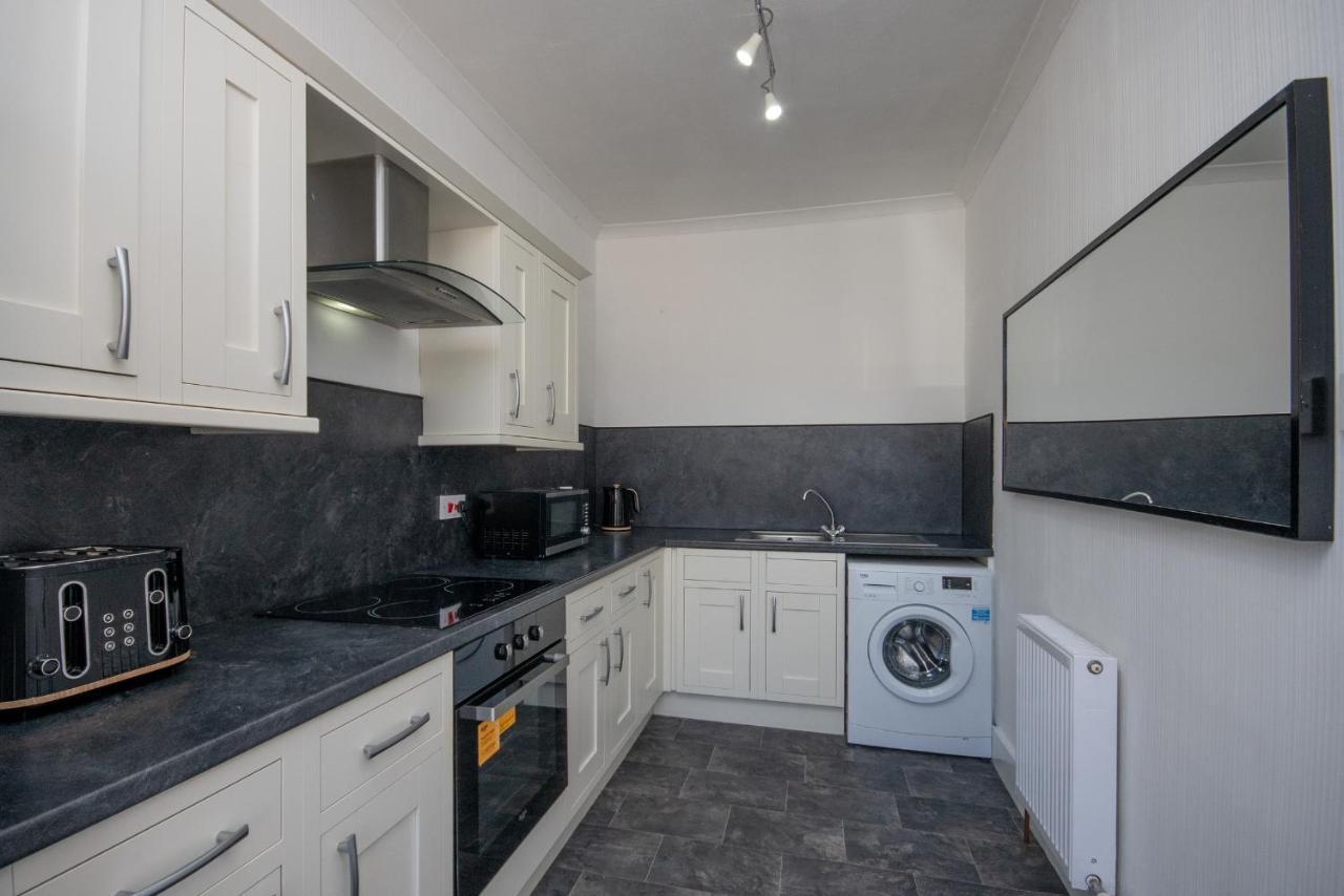 Dwellcome Home Ltd 1 Bed Apt, Half Mile To Union Street Yet Quiet, Free Parking, Fast Wifi, Ideal For Long Term Contractor, Etc Stays, Fully Equipped Kitchen, Regular Housekeeping Option - See Our Site For Assurance Абердин Екстер'єр фото