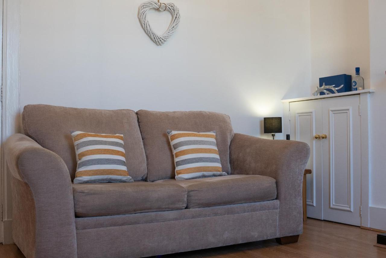 Dwellcome Home Ltd 1 Bed Apt, Half Mile To Union Street Yet Quiet, Free Parking, Fast Wifi, Ideal For Long Term Contractor, Etc Stays, Fully Equipped Kitchen, Regular Housekeeping Option - See Our Site For Assurance Абердин Екстер'єр фото